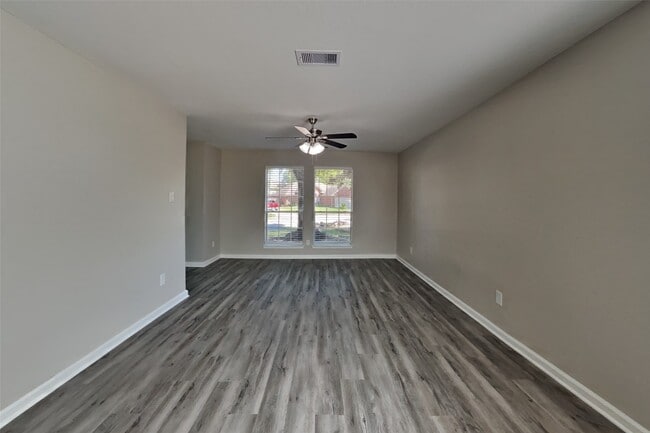 21469 S Towerguard Dr in Kingwood, TX - Building Photo - Building Photo