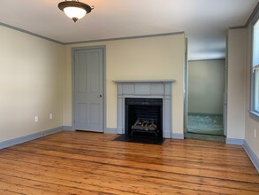 38 Park St, Unit B in Medford, MA - Foto de edificio - Building Photo