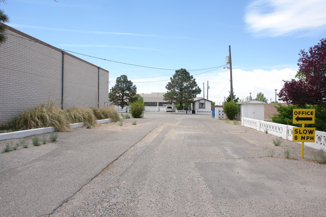 10600-10610 Central Ave SE in Albuquerque, NM - Foto de edificio - Building Photo