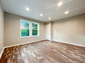 355 Parkland Pl SE, Unit 4