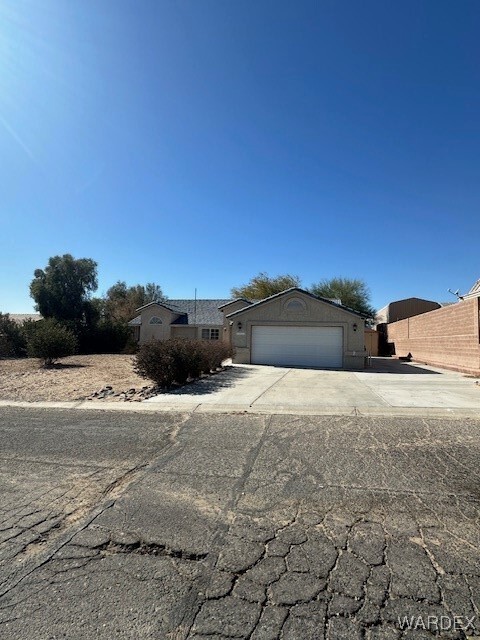 5263 Van Mouwerick Dr in Fort Mohave, AZ - Foto de edificio - Building Photo