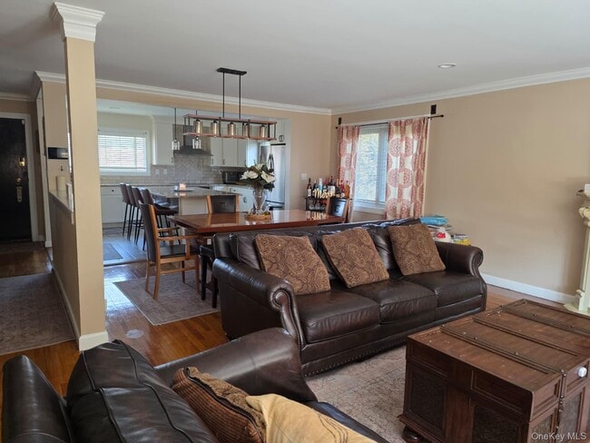 838 Pepperidge Rd in Westbury, NY - Building Photo - Building Photo