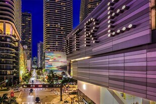 55 SW 9th St, Unit 3906 in Miami, FL - Building Photo