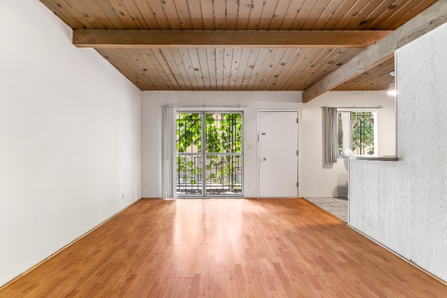 property at 826 S Grand View St