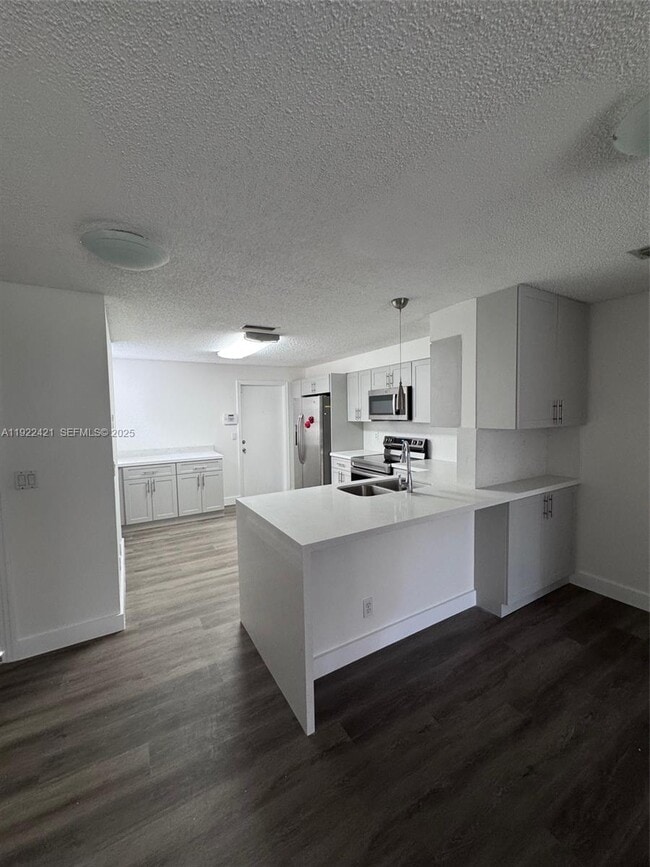 1140 Sorrento Dr in Weston, FL - Building Photo - Building Photo