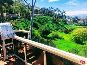 5417 Weatherford Dr in Los Angeles, CA - Building Photo - Building Photo