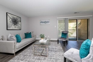 The Glen at Bucks Apartments and Townhomes in Warminster, PA - Building Photo