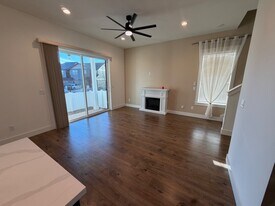 307 Talons Dr in Eagle Point, OR - Building Photo