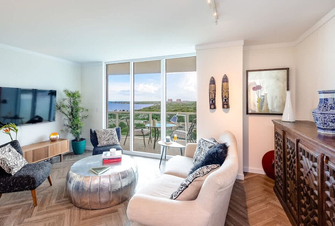 2985 S Bayshore Dr in Miami, FL - Building Photo