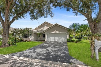 5333 Pine Cir in Coral Springs, FL - Building Photo - Building Photo