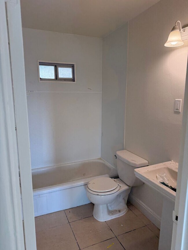 2804 Horace Mann Ct in Bakersfield, CA - Building Photo - Building Photo