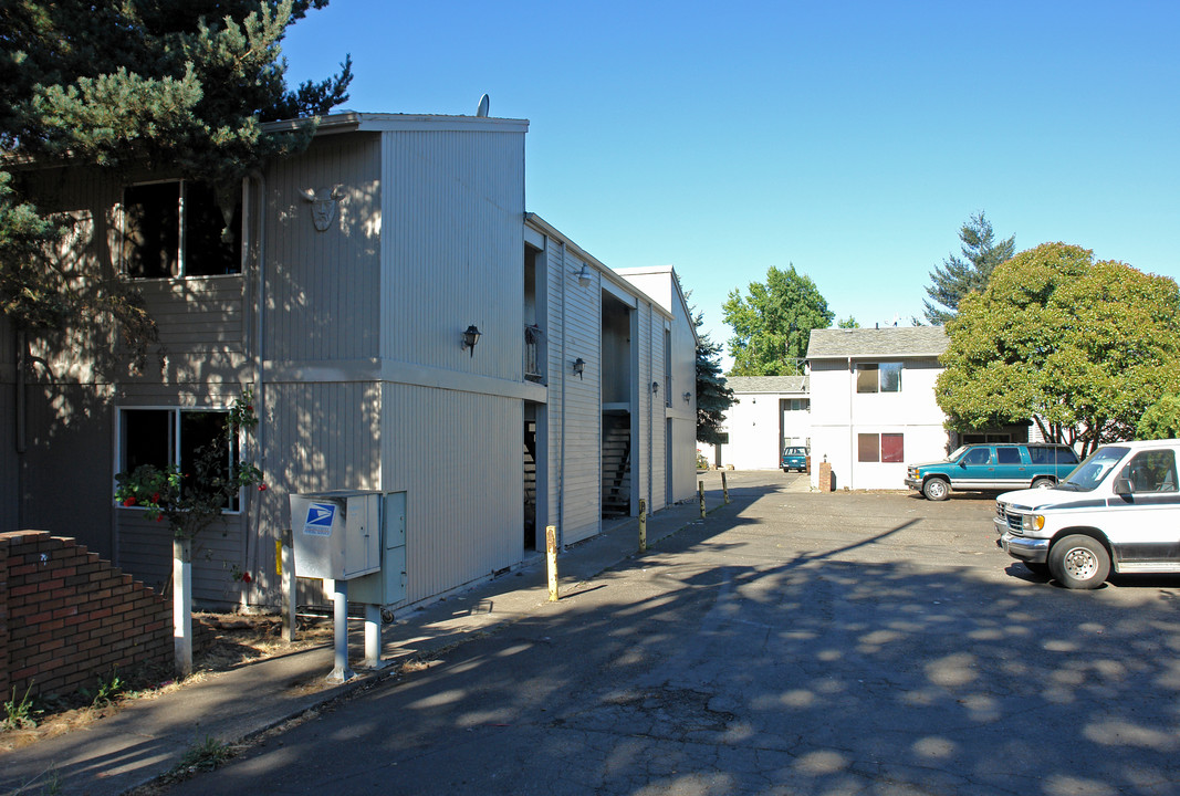 Viking Apartments in Salem, OR - Foto de edificio