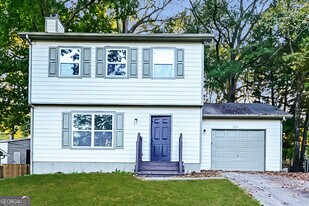 8305 Gledstone Way in Fairburn, GA - Building Photo