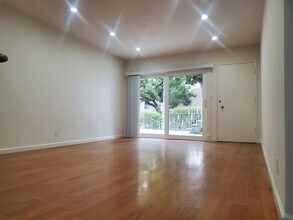 Durango in Los Angeles, CA - Foto de edificio - Building Photo