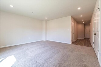 8314 Alexander Ct, Unit 0228 in Breinigsville, PA - Building Photo - Building Photo