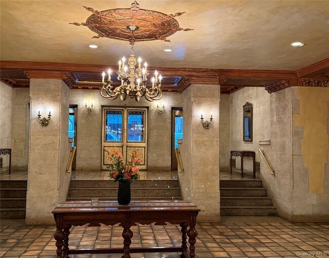 5 Tudor City Pl in New York, NY - Building Photo - Building Photo