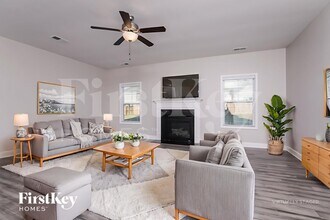 499 Royal Oak Ln in Clayton, NC - Foto de edificio - Building Photo