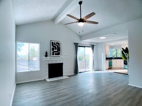 22725 Lakeway Dr, Unit 390 in Diamond Bar, CA - Building Photo - Building Photo