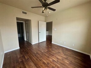 1100 W Trinity Mills Rd in Carrollton, TX - Foto de edificio - Building Photo