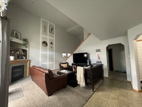 6948 Stone St SE in Lacey, WA - Foto de edificio - Building Photo