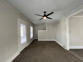 230 E Victoria St in South Bend, IN - Foto de edificio - Building Photo