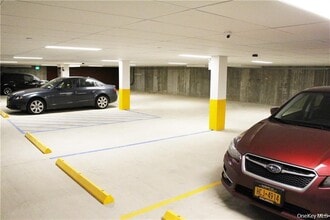 160 Chatterton Ave in White Plains, NY - Foto de edificio - Building Photo