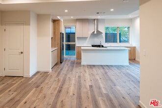 4041 Sawtelle Blvd in Los Angeles, CA - Foto de edificio - Building Photo