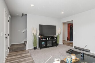 14732 Verona Lks Psge in Fort Wayne, IN - Foto de edificio - Building Photo