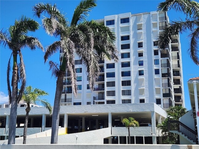 6287 Bahia Del Mar Cir N, Unit 311 in St. Petersburg, FL - Building Photo - Building Photo