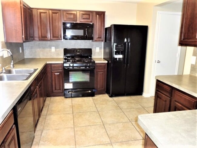 20719 Dickinson Manor Ln in Cypress, TX - Building Photo - Building Photo