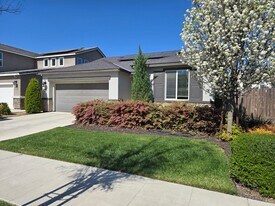 3154 E Laura Ave in Visalia, CA - Building Photo