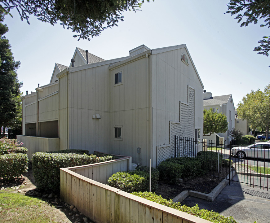 Village Pointe Apartments in Carmichael, CA - Building Photo