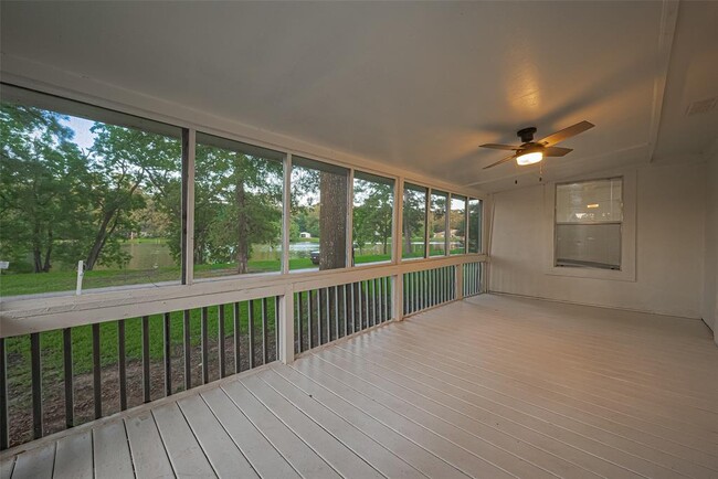 1372 W Pine Lake Cir in Montgomery, TX - Building Photo - Building Photo