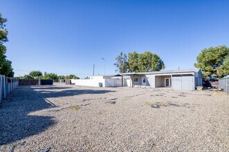12712 E McKinley Ave in Sanger, CA - Building Photo - Building Photo