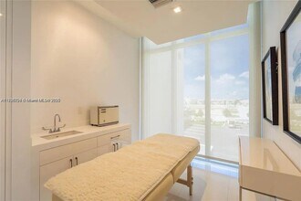 10245 NW 63rd Ter in Doral, FL - Building Photo - Building Photo