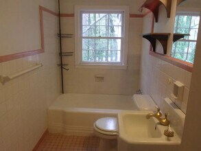 227 Garden Ln, Unit Unit C in Decatur, GA - Foto de edificio - Building Photo