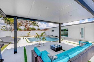 3530 SW 104th Ave in Miami, FL - Foto de edificio - Building Photo