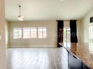 9406 Holly Ridge Ln in Shafter, CA - Building Photo - Building Photo