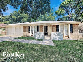 2405 Laredo Ct in Arlington, TX - Building Photo