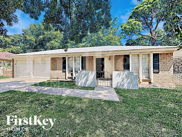 2405 Laredo Ct in Arlington, TX - Building Photo