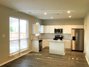 8633 Fernhill Dr in Fort Worth, TX - Foto de edificio - Building Photo