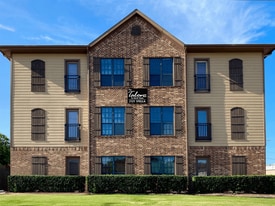 The Talon in Denton, TX - Building Photo