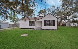 1623 Main St in La Marque, TX - Building Photo