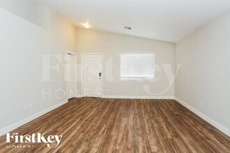 7908 Olympus Ave in Las Vegas, NV - Foto de edificio - Building Photo