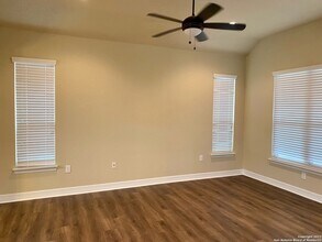 8634 Shady Mountain in San Antonio, TX - Building Photo - Building Photo