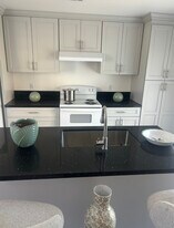 218 E 83rd St in Los Angeles, CA - Building Photo