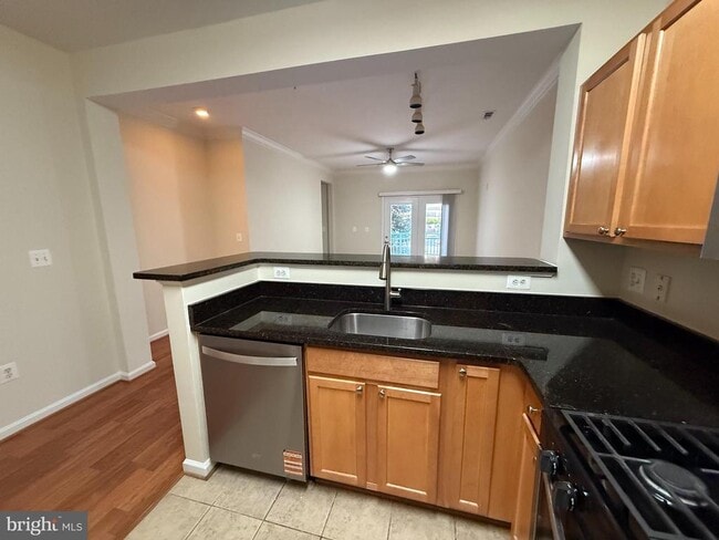 12000 Market St in Reston, VA - Building Photo - Building Photo