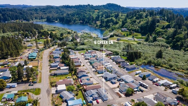 6 Creek Ln in Lakeside, OR - Building Photo - Building Photo