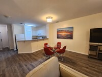 5036 SE Mariner Garden Cir, Unit 402 in Stuart, FL - Foto de edificio - Building Photo