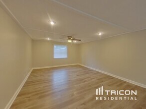 105 Ravenway Dr in Seffner, FL - Building Photo - Building Photo